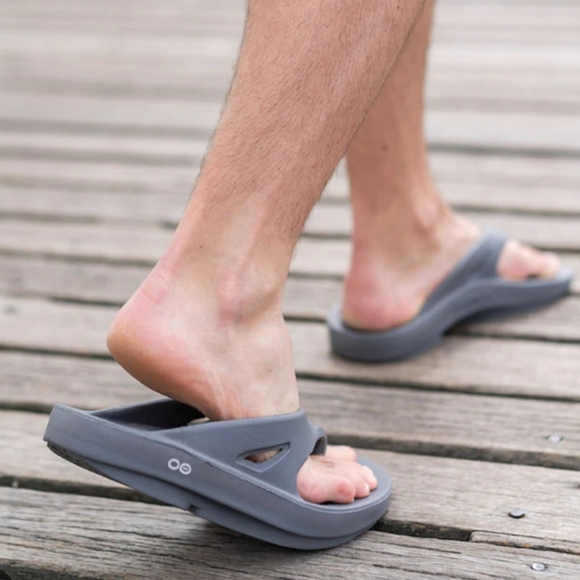 *NEW* Oofos Ooriginal Thong Sandals - Picture 2 of 7